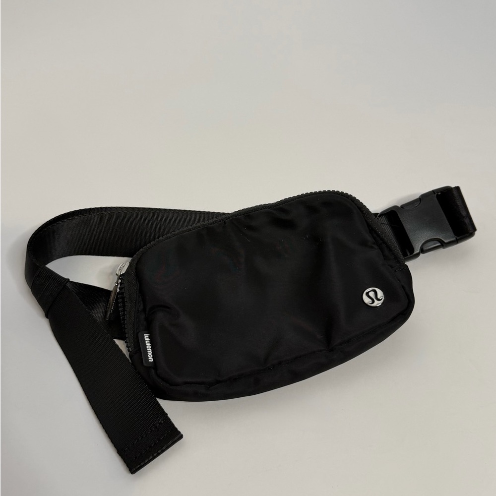 Lululemon Everywhere Belt Bag